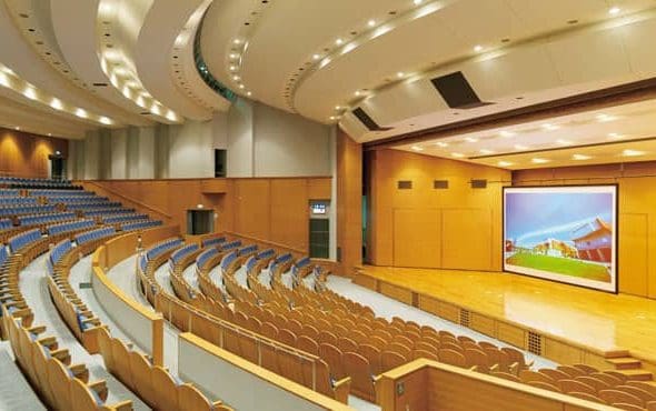 Проекторы для больших конференц-залов и аудиторий