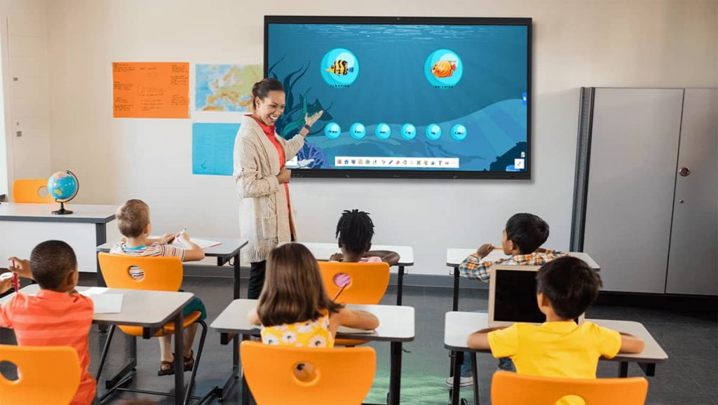Интерактивные дисплеи iQTouch для школы