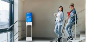 Интерактивная стойка со встроенным планшетом для школы