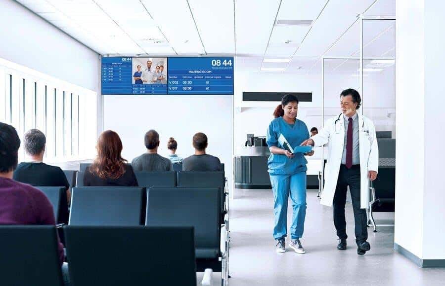 Рекламные экраны в клинике